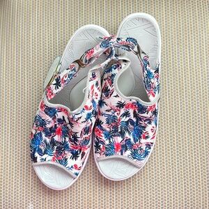 🆕Item Bzees Sandals